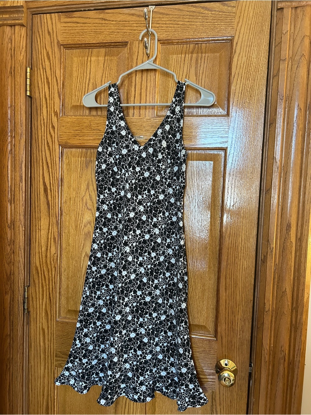 Express Black & White Floral V-Neck Midi Dress